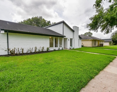 1815 Mustang Springs Drive - Photo Thumbnail 3