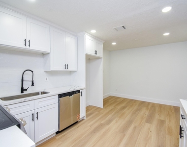 1815 Mustang Springs Drive - Photo Thumbnail 6