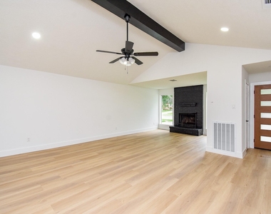 1815 Mustang Springs Drive - Photo Thumbnail 5