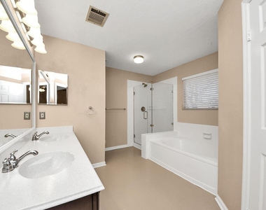 7607 Plumtree Forest Cir Circle - Photo Thumbnail 16