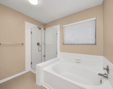 7607 Plumtree Forest Cir Circle - Photo Thumbnail 23