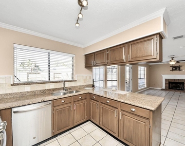 7607 Plumtree Forest Cir Circle - Photo Thumbnail 14
