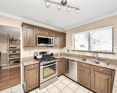 7607 Plumtree Forest Cir Circle - Photo Thumbnail 10