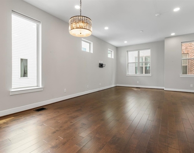 719 Schwartz Street - Photo Thumbnail 4