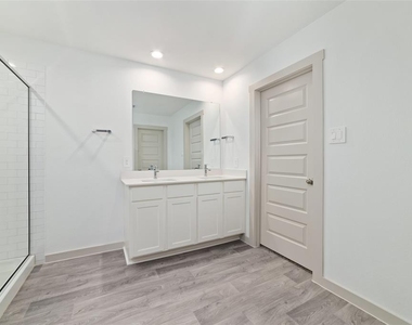 7207 Sunbreeze Lane - Photo Thumbnail 10