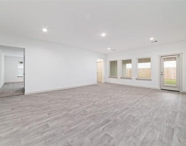 7207 Sunbreeze Lane - Photo Thumbnail 9