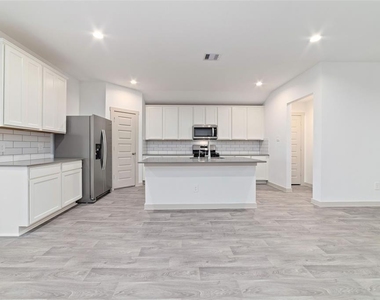 7207 Sunbreeze Lane - Photo Thumbnail 5
