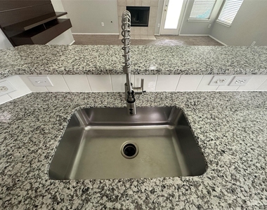 2704 Quail Dove Lane - Photo Thumbnail 10