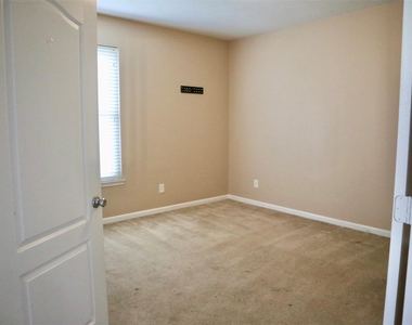 3410 Twin Meadow Lane - Photo Thumbnail 7