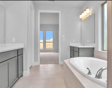 42841 Terraza Boulevard - Photo Thumbnail 10