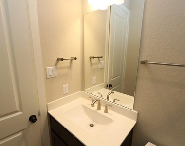 5511 Mesa Estates Drive - Photo Thumbnail 17