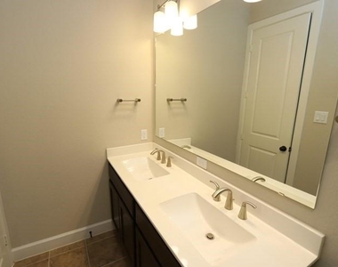 5511 Mesa Estates Drive - Photo Thumbnail 13