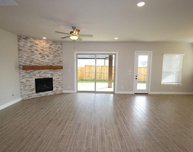 5511 Mesa Estates Drive - Photo Thumbnail 4