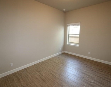 5511 Mesa Estates Drive - Photo Thumbnail 15