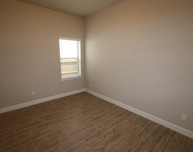 5511 Mesa Estates Drive - Photo Thumbnail 14