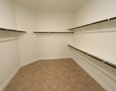 5511 Mesa Estates Drive - Photo Thumbnail 3