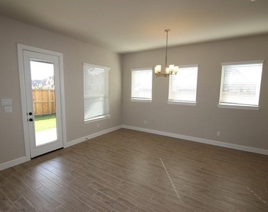 5511 Mesa Estates Drive - Photo Thumbnail 5