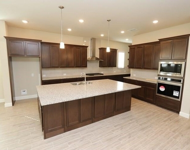5511 Mesa Estates Drive - Photo Thumbnail 6
