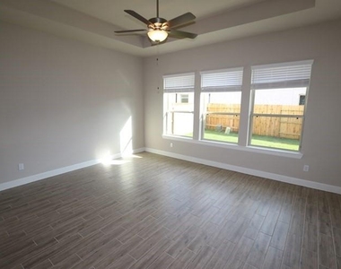 5511 Mesa Estates Drive - Photo Thumbnail 7