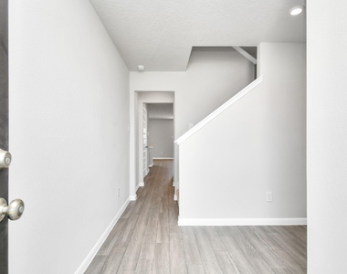 1361 Road 5102 - Photo Thumbnail 3
