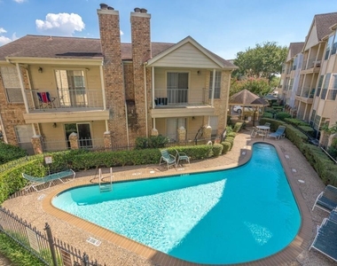 12550 Whittington Drive - Photo Thumbnail 2