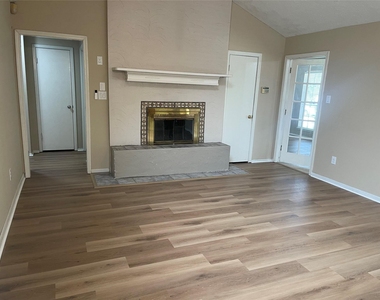 11326 Sagemeadow Lane - Photo Thumbnail 6