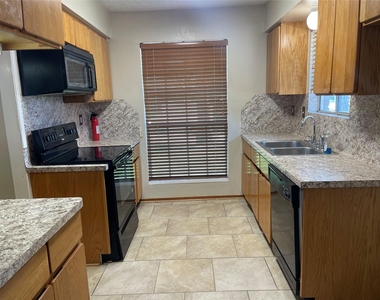 11326 Sagemeadow Lane - Photo Thumbnail 4