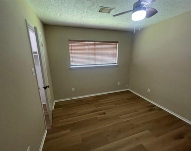 11326 Sagemeadow Lane - Photo Thumbnail 9