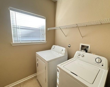 3817 Shire Valley Drive - Photo Thumbnail 7
