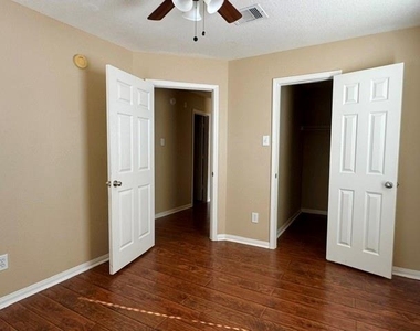 3817 Shire Valley Drive - Photo Thumbnail 17