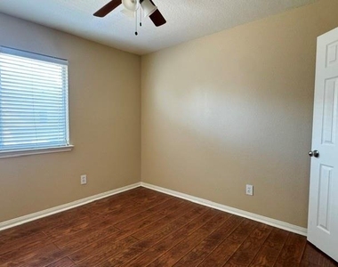 3817 Shire Valley Drive - Photo Thumbnail 20