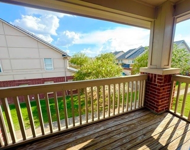 3817 Shire Valley Drive - Photo Thumbnail 14