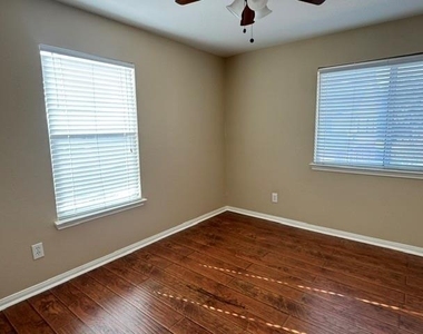 3817 Shire Valley Drive - Photo Thumbnail 16