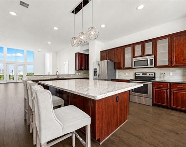 1322 Emancipation Avenue - Photo Thumbnail 3