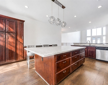 1322 Emancipation Avenue - Photo Thumbnail 5