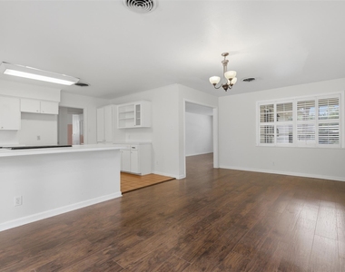 5206 Carew Street - Photo Thumbnail 4