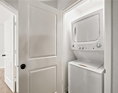 2024 Hampton Street - Photo Thumbnail 9