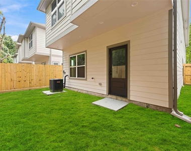 2024 Hampton Street - Photo Thumbnail 20