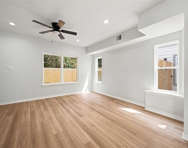 2024 Hampton Street - Photo Thumbnail 7