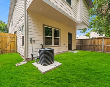 2024 Hampton Street - Photo Thumbnail 19