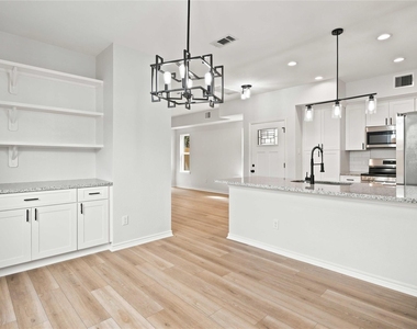 2024 Hampton Street - Photo Thumbnail 5
