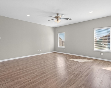 13009 Leisure Cove Drive - Photo Thumbnail 7