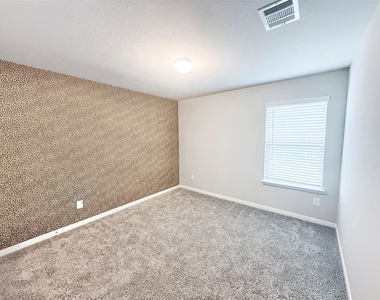 13009 Leisure Cove Drive - Photo Thumbnail 17