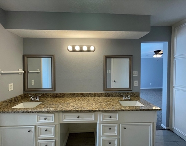 7918 Midland Forest Drive - Photo Thumbnail 18