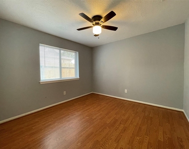 7918 Midland Forest Drive - Photo Thumbnail 14
