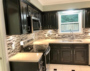 2606 N Woodloch Street - Photo Thumbnail 5