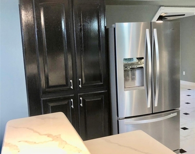 2606 N Woodloch Street - Photo Thumbnail 8