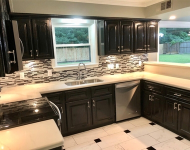 2606 N Woodloch Street - Photo Thumbnail 6