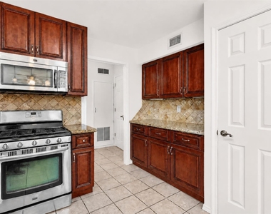 7019 Wyoma Trail - Photo Thumbnail 10
