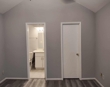 9901 Sharpcrest Street - Photo Thumbnail 8